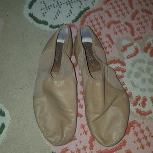 Nude jazz shoes