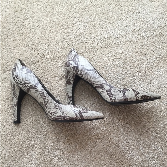 Sam Edelman Snake Skin pumps