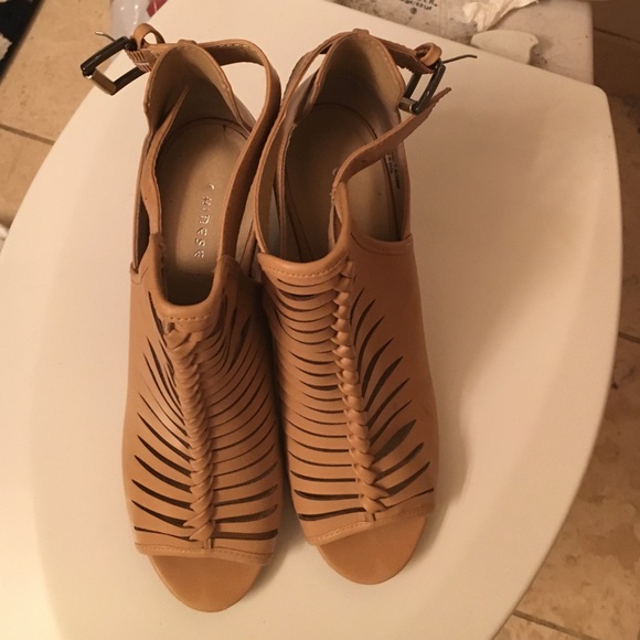 Nude Chinese laundry stacked heel sandal