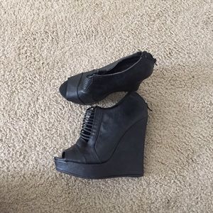 Black Wedges