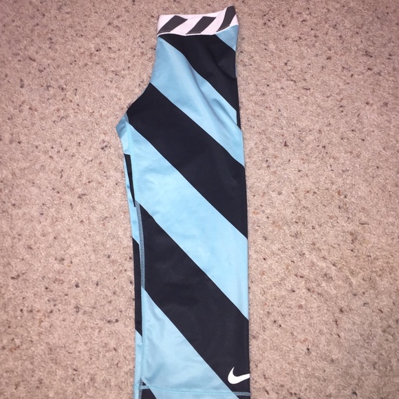 Workout capris - Picture 1 of 4