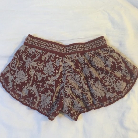 Flow-y urban shorts great for the beach! - Picture 2 of 2