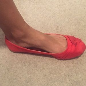 Perfect for Fall!🍁Brand new never worn red flats!