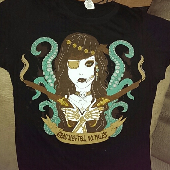 Other - Dead men tell no tales Graphic tee