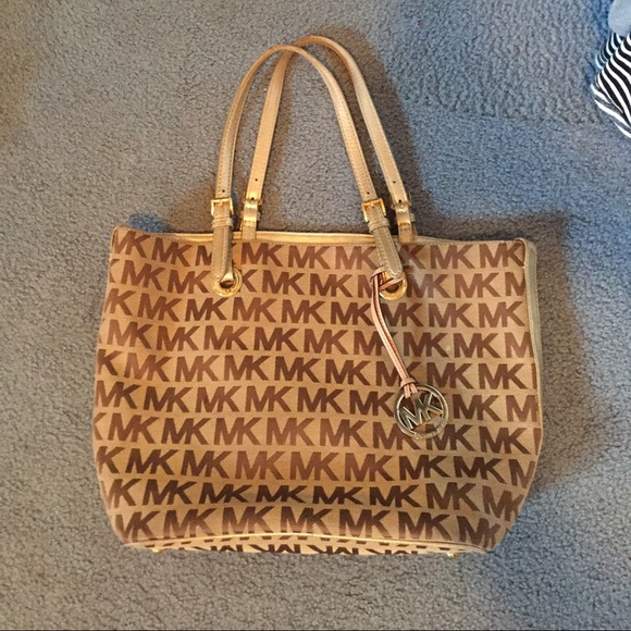 Michael Kors Jacquard Jet Set Tote Bag - Gold