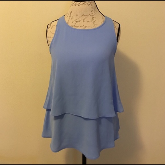 Sleeveless Periwinkle layered top with open back - Picture 4 of 4