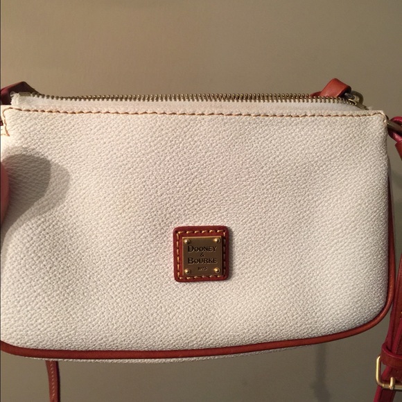 💯 Dooney and Bourke cross body