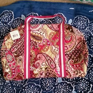 Very berry paisley round duffel nwt