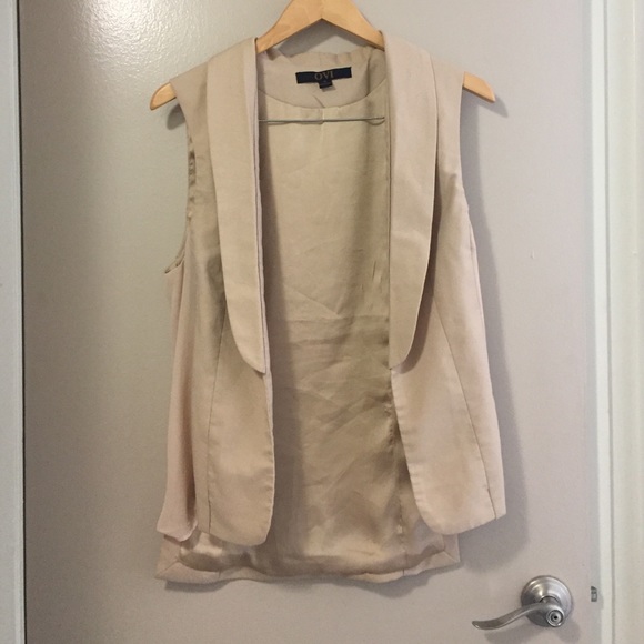 Short sleeve blazer