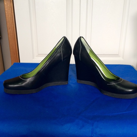 NWB CHARLES By Charles David pumps - Picture 2 of 4