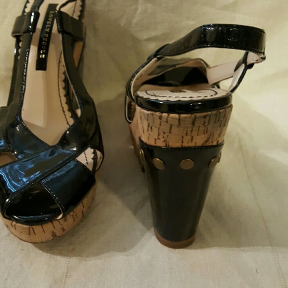 Shoes - Picture 3 of 4