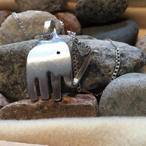 5 ⭐️Rating 🌺 Vintage Elephant Fork Necklace 🐘💜 - Picture 3 of 4