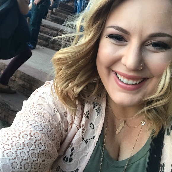 Meet your Posher, Ally - Picture 2 of 4