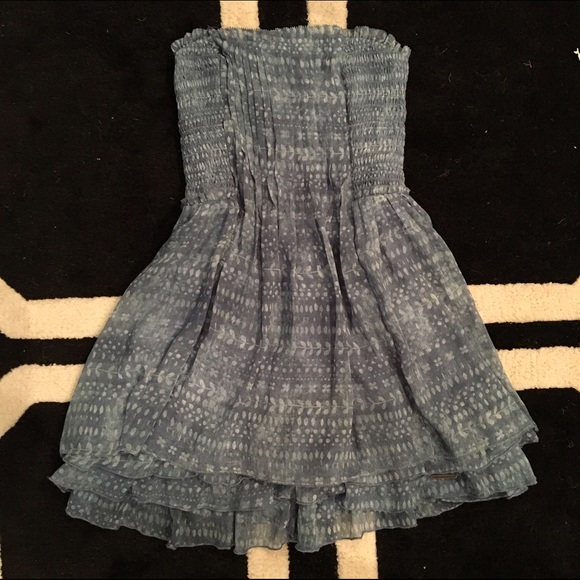 Strapless chiffon layered Abercrombie dress