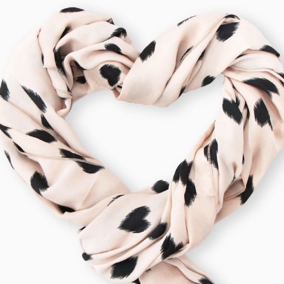 Accessories - Heart scarf