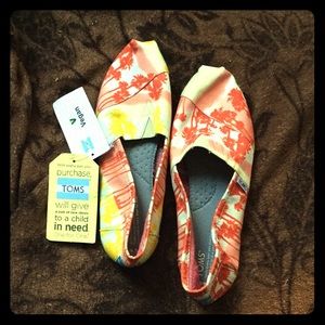 Toms Canvas Shoes