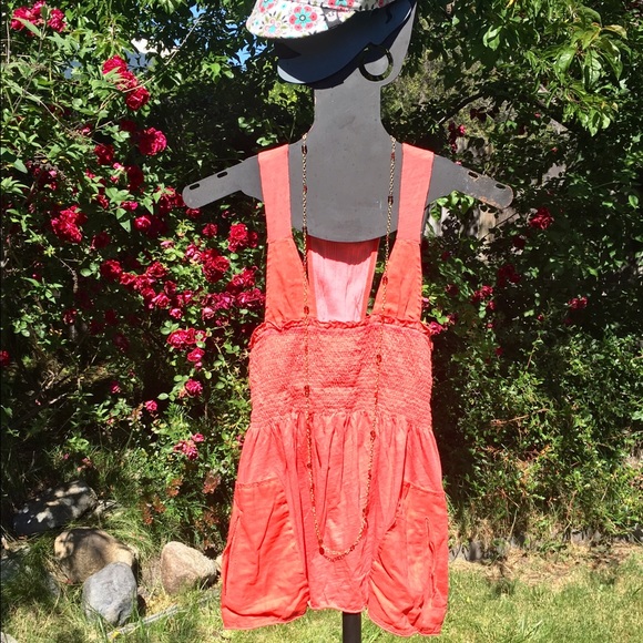 Free people tank with pockets. - Picture 1 of 2