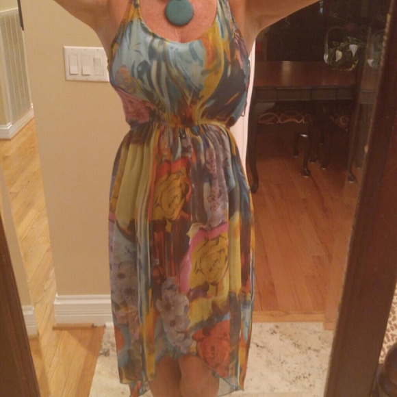 Fun and Flirty Floral Dress - Picture 2 of 3