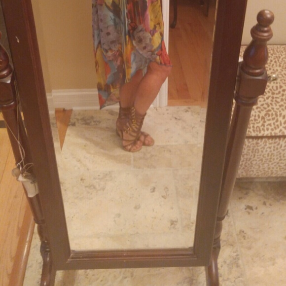 Fun and Flirty Floral Dress - Picture 3 of 3