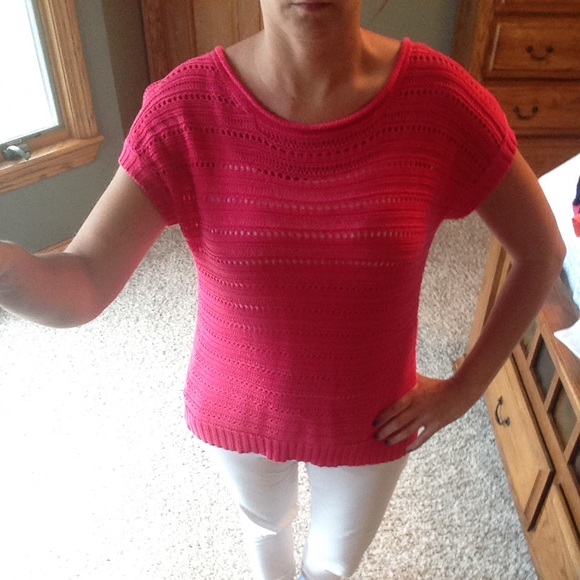 Short sleeve sweater