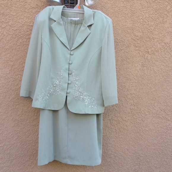 Danny & Nicole green jacket and skirt set size 16