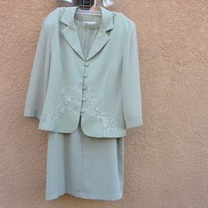 Danny & Nicole green jacket and skirt set size 16