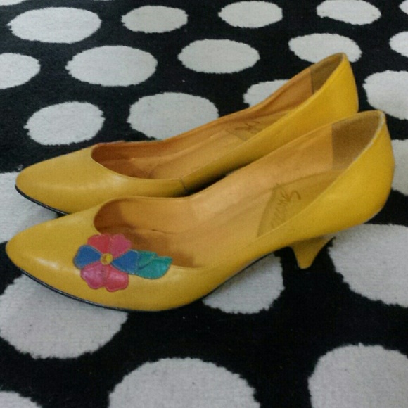 Vintage yellow flower pumps - genuine leather