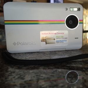 I'm selling this amazing instant printing camera!
