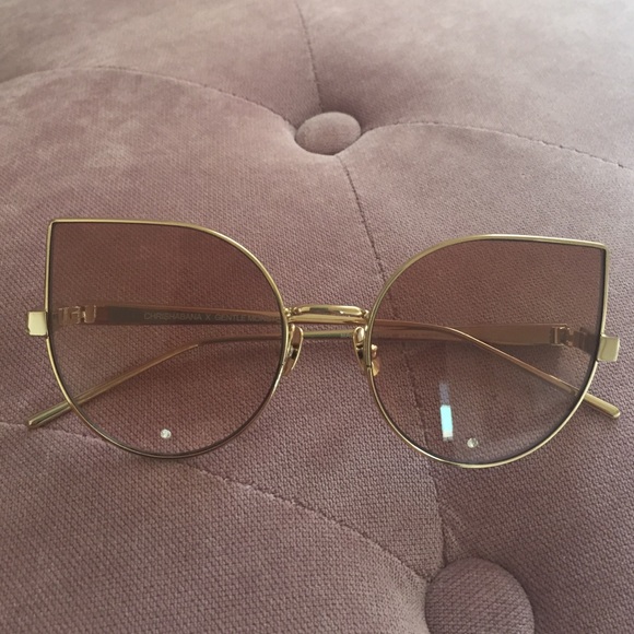 Sunglasses for fashion girl. 🕶
