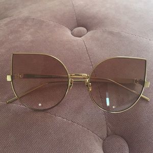 Sunglasses for fashion girl. 🕶