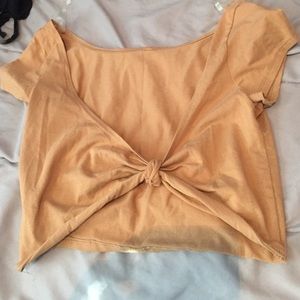 Super cute mustard yellow top.