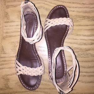 American Eagle Sandals