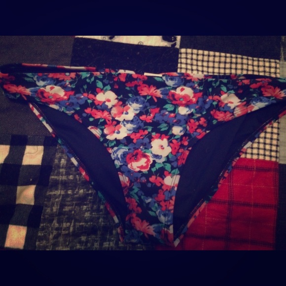 XHILARATION floral swim bottoms