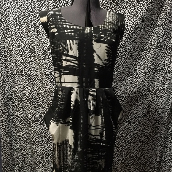 Adorable dress with pockets!!