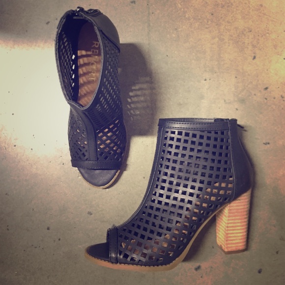 Report peered open toe bootie