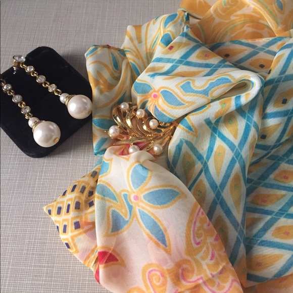 Jewelry - HOST PICK 7/16 VINTAGE 3 PIECES SET