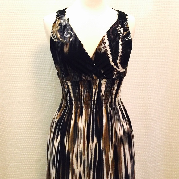 Abstract Maxi Dress - Picture 3 of 4