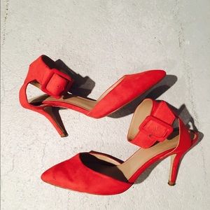 The Perfect Red Pump 👠