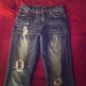 Skinny jeans with holes down the legs