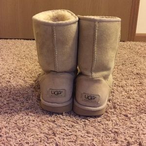 Tan UGGS!