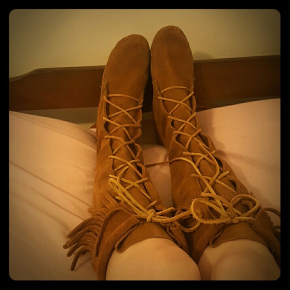 Minnetonka Knee High Lace Up Moccasin Boots
