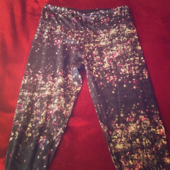 Active yoga capris that are barely worn