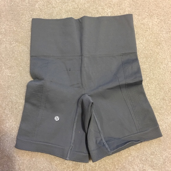 LULULEMON BIKER SHORTS