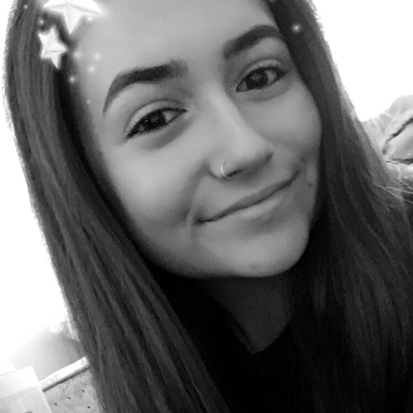 Meet your Posher, Jessica - Picture 1 of 1