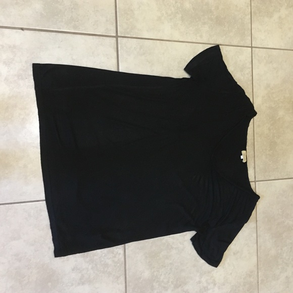 Black Piko v-neck