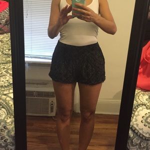 High-wasted shorts with adorable details