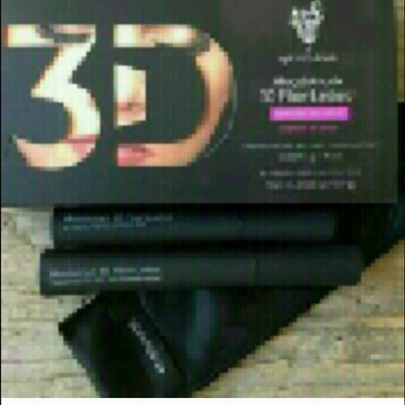 🌷2 boxes 3D Fiber Lashes by Younique🌷