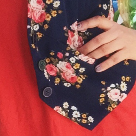 Floral vest - Picture 2 of 3