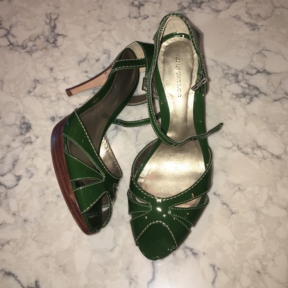 Ann Taylor Green Patent Leather Heels 6