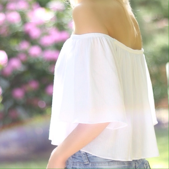 ️SOLD OUT▫️White Off Shoulder Top - Picture 2 of 4
